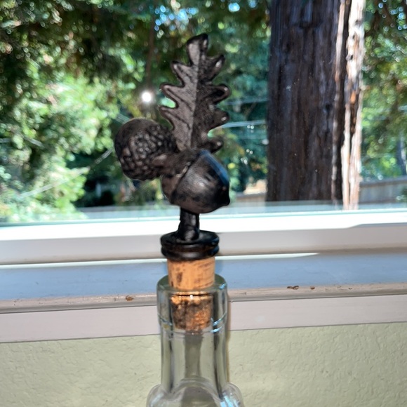 Bottles with finials. - Picture 2 of 3